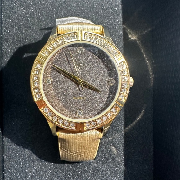 Elizabeth Taylor White Diamonds watch - Picture 2 of 8